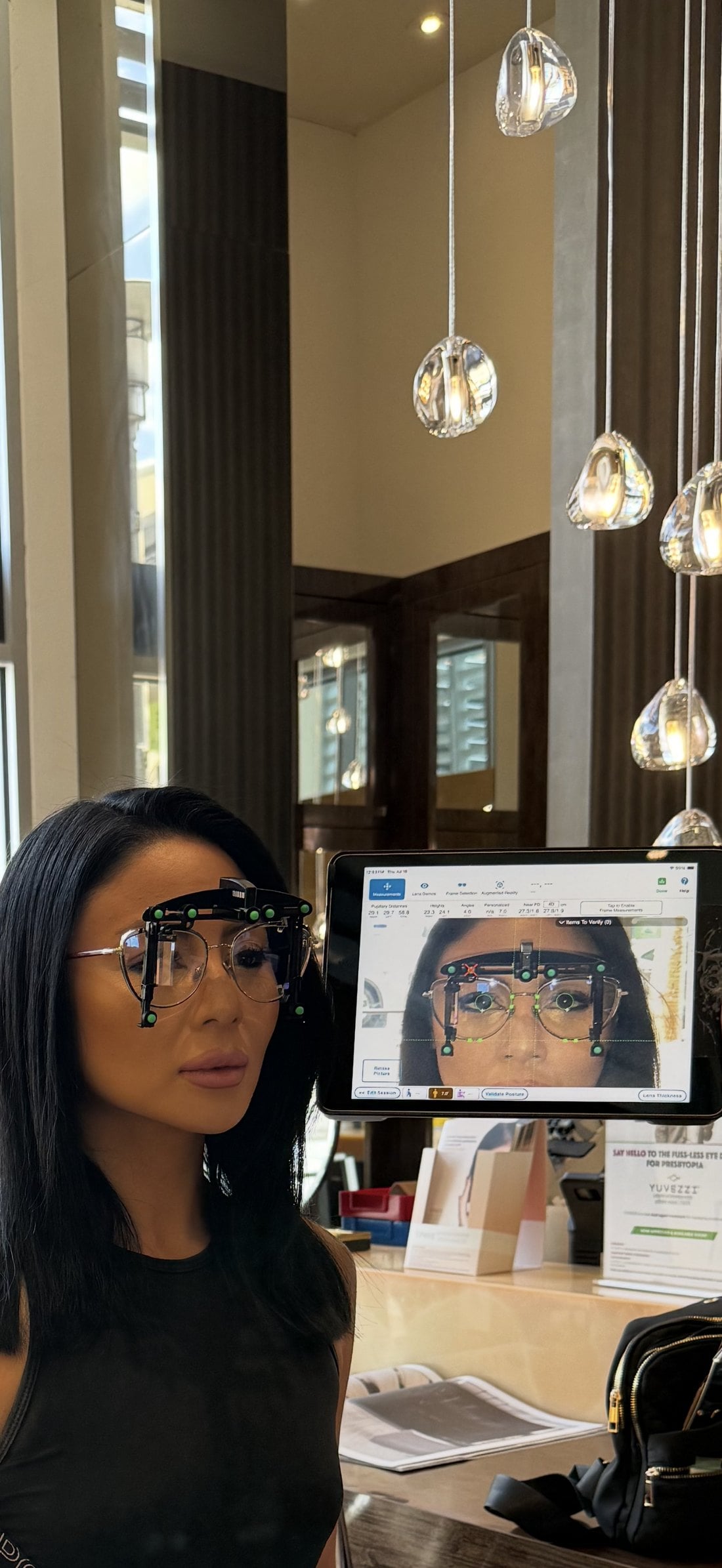 Digital corneal measurement during a contact lens fitting at Vision by Amel